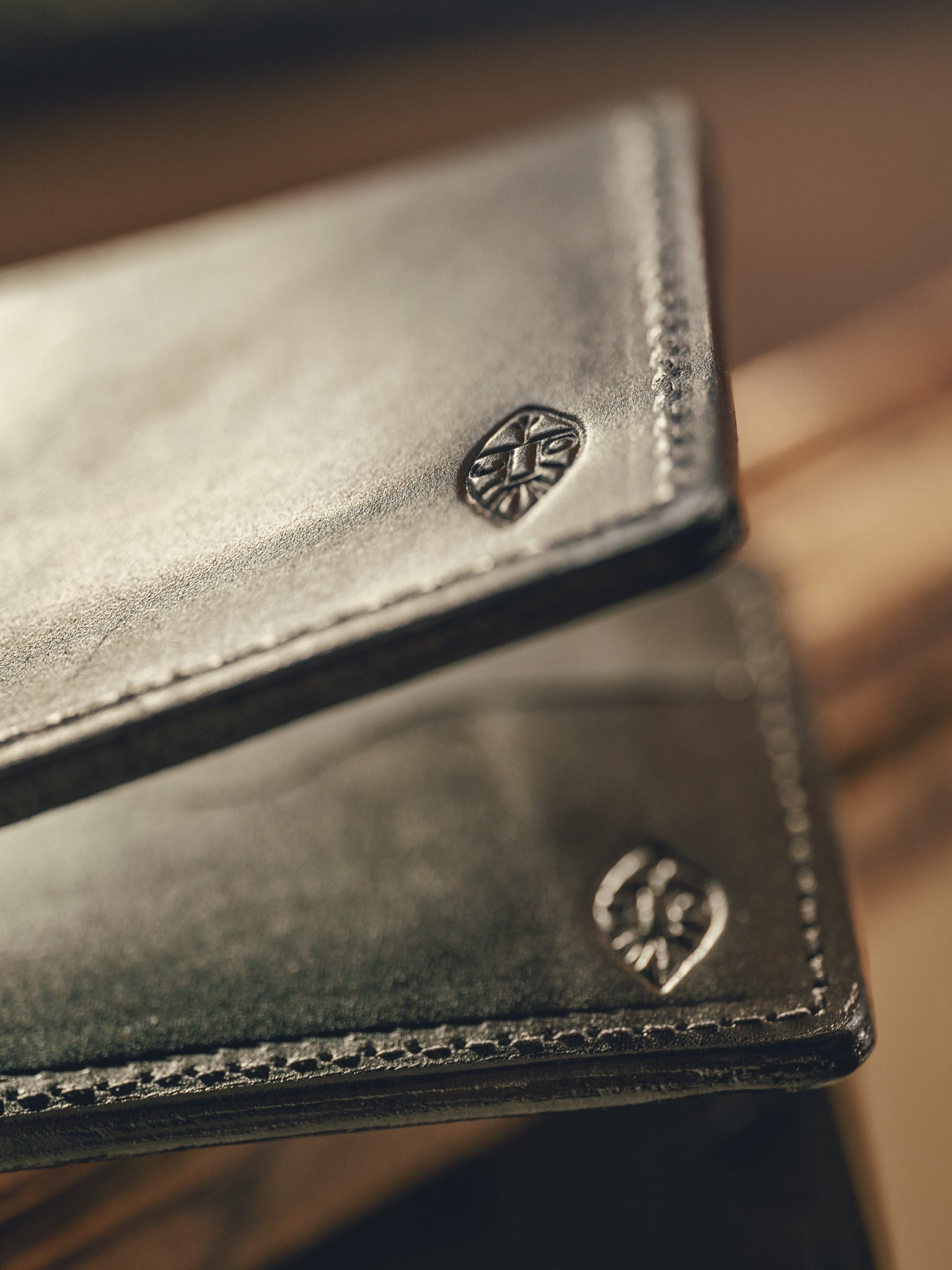 Gørsimi: handmade bi-fold leather wallet