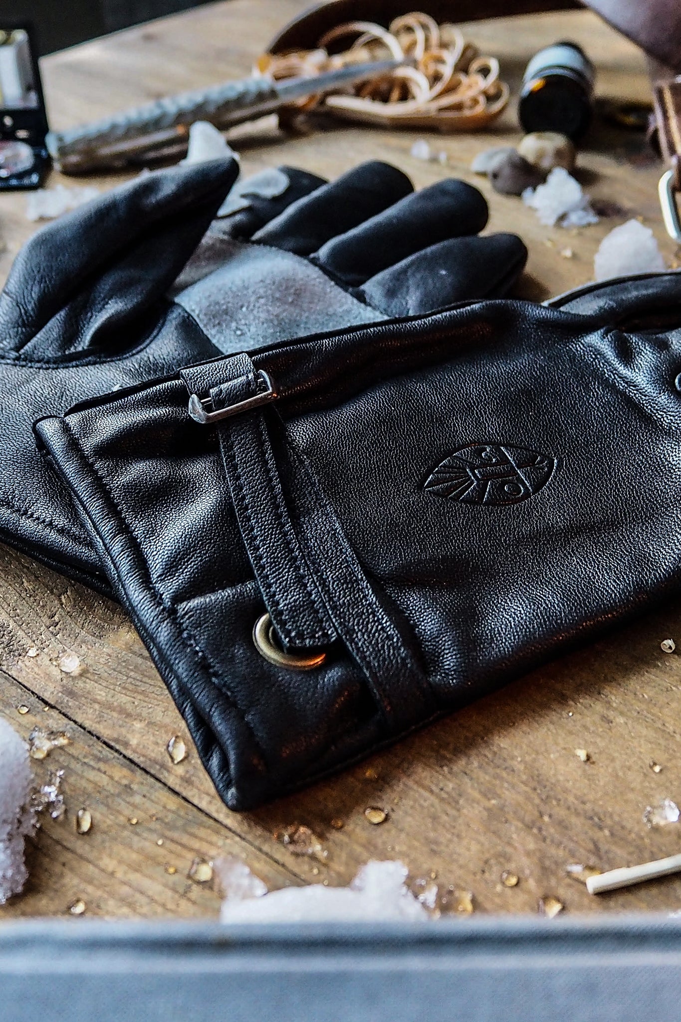 Kálfr: handmade leather glove
